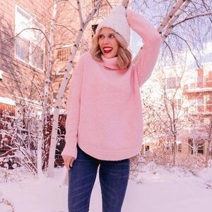 Roll neck curved hem sweater